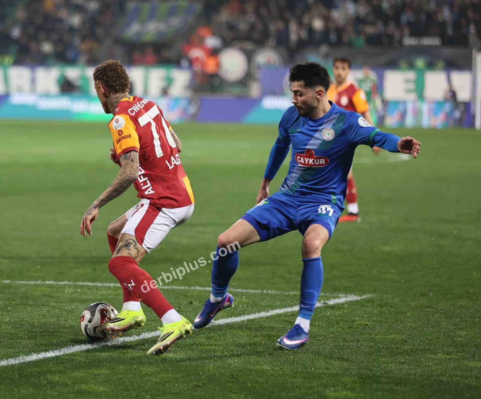 TRENDYOL SÜPER LİG'İN 21. HAFTASINDA ÇAYKUR RİZESPOR, SAHASINDA KARŞILAŞTIĞI GALATASARAY'A 3-0 MAĞLUP OLDU.