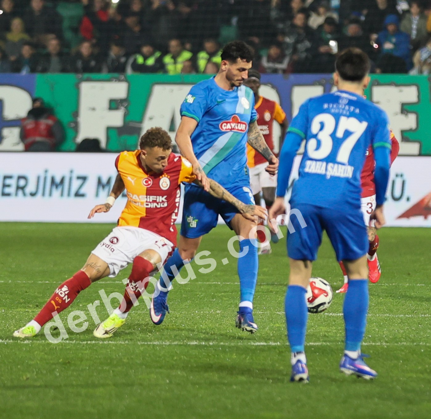 TRENDYOL SÜPER LİG'İN 21. HAFTASINDA ÇAYKUR RİZESPOR, SAHASINDA KARŞILAŞTIĞI GALATASARAY'A 3-0 MAĞLUP OLDU.