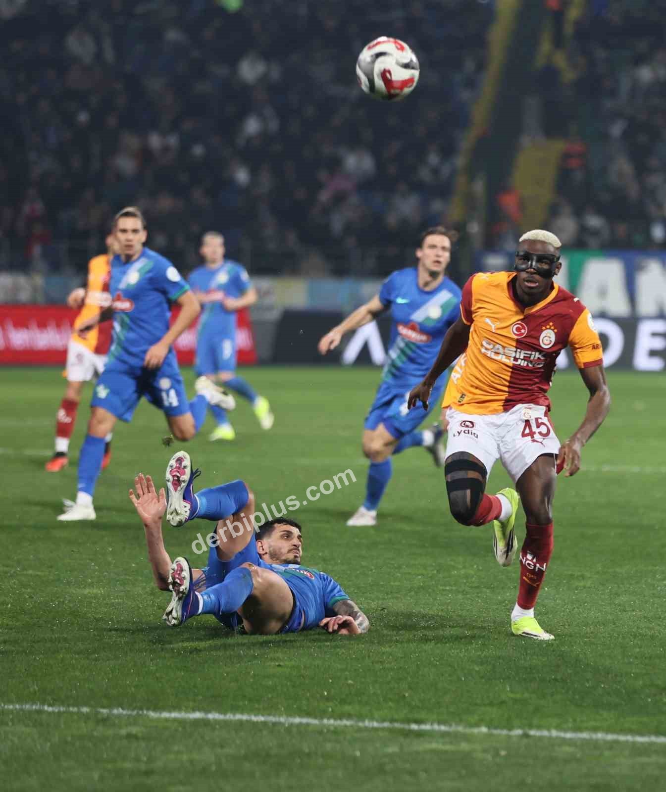 TRENDYOL SÜPER LİG'İN 21. HAFTASINDA ÇAYKUR RİZESPOR, SAHASINDA KARŞILAŞTIĞI GALATASARAY'A 3-0 MAĞLUP OLDU.