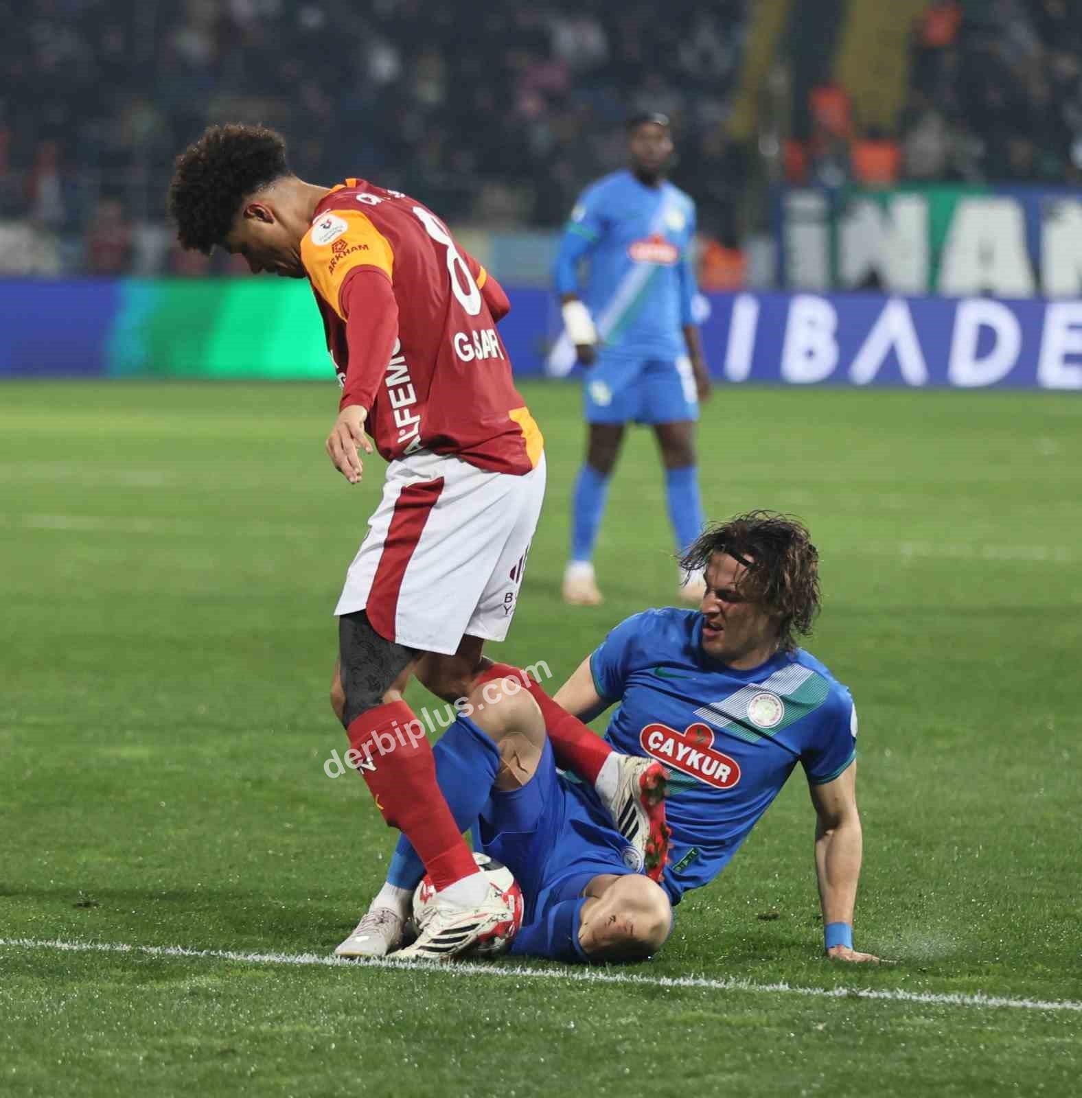 TRENDYOL SÜPER LİG'İN 21. HAFTASINDA ÇAYKUR RİZESPOR, SAHASINDA KARŞILAŞTIĞI GALATASARAY'A 3-0 MAĞLUP OLDU.