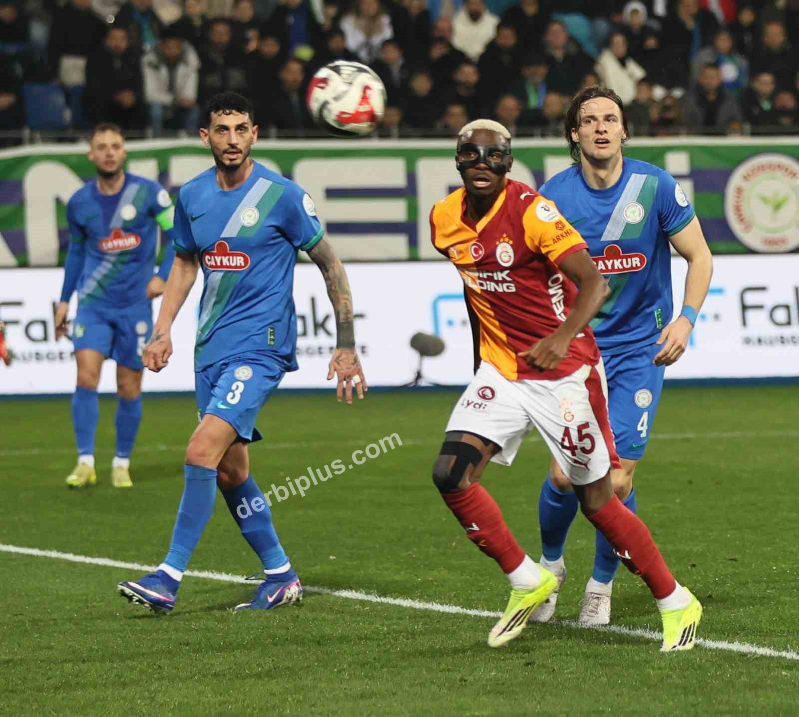 TRENDYOL SÜPER LİG'İN 21. HAFTASINDA ÇAYKUR RİZESPOR, SAHASINDA KARŞILAŞTIĞI GALATASARAY'A 3-0 MAĞLUP OLDU.