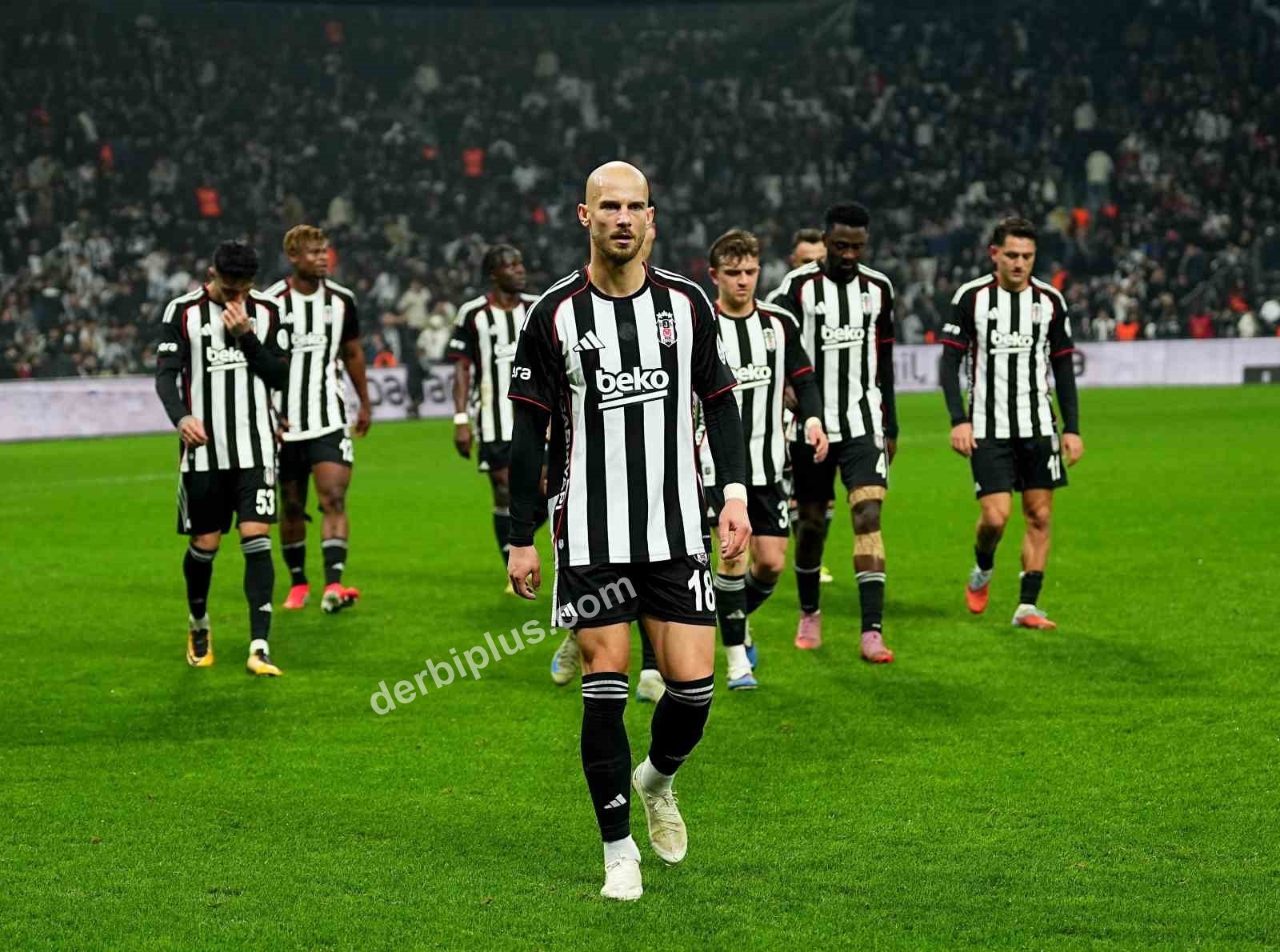 TRENDYOL SÜPER LİG'İN 21. HAFTASINDA BEŞİKTAŞ, CORENDON ALANYASPOR’U KONUK EDİYOR. MÜCADELENİN İLK YARISI TURUNCU-YEŞİLLİLERİN 2-1'LİK ÜSTÜNLÜĞÜYLE SONA ERDİ.