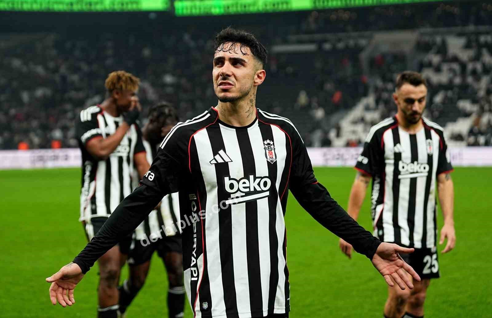 TRENDYOL SÜPER LİG'İN 21. HAFTASINDA BEŞİKTAŞ, CORENDON ALANYASPOR’U KONUK EDİYOR. MÜCADELENİN İLK YARISI TURUNCU-YEŞİLLİLERİN 2-1'LİK ÜSTÜNLÜĞÜYLE SONA ERDİ.