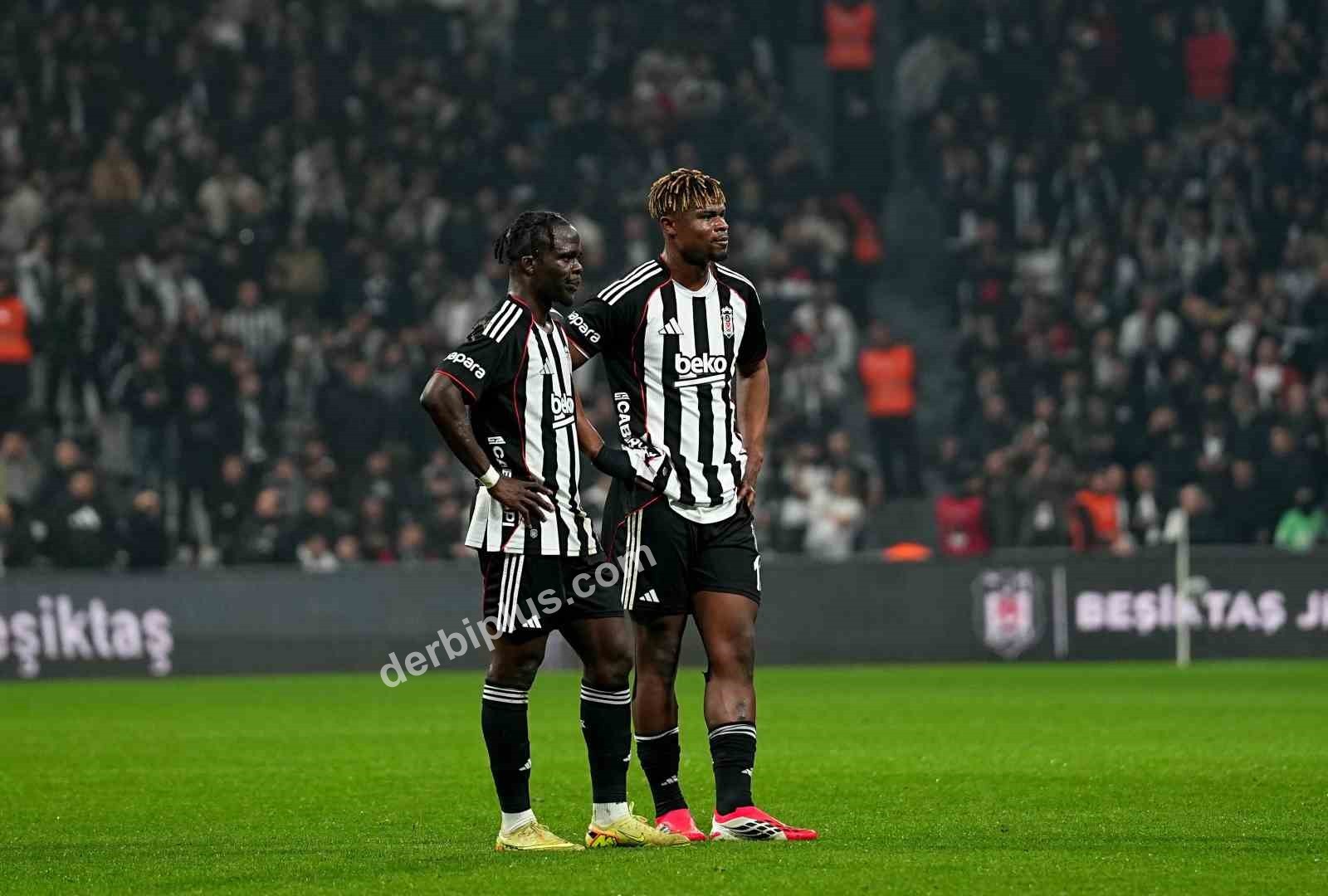 TRENDYOL SÜPER LİG'İN 21. HAFTASINDA BEŞİKTAŞ, CORENDON ALANYASPOR’U KONUK EDİYOR. MÜCADELENİN İLK YARISI TURUNCU-YEŞİLLİLERİN 2-1'LİK ÜSTÜNLÜĞÜYLE SONA ERDİ.