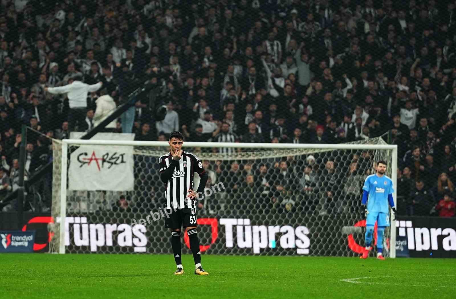 TRENDYOL SÜPER LİG'İN 21. HAFTASINDA BEŞİKTAŞ, CORENDON ALANYASPOR’U KONUK EDİYOR. MÜCADELENİN İLK YARISI TURUNCU-YEŞİLLİLERİN 2-1'LİK ÜSTÜNLÜĞÜYLE SONA ERDİ.