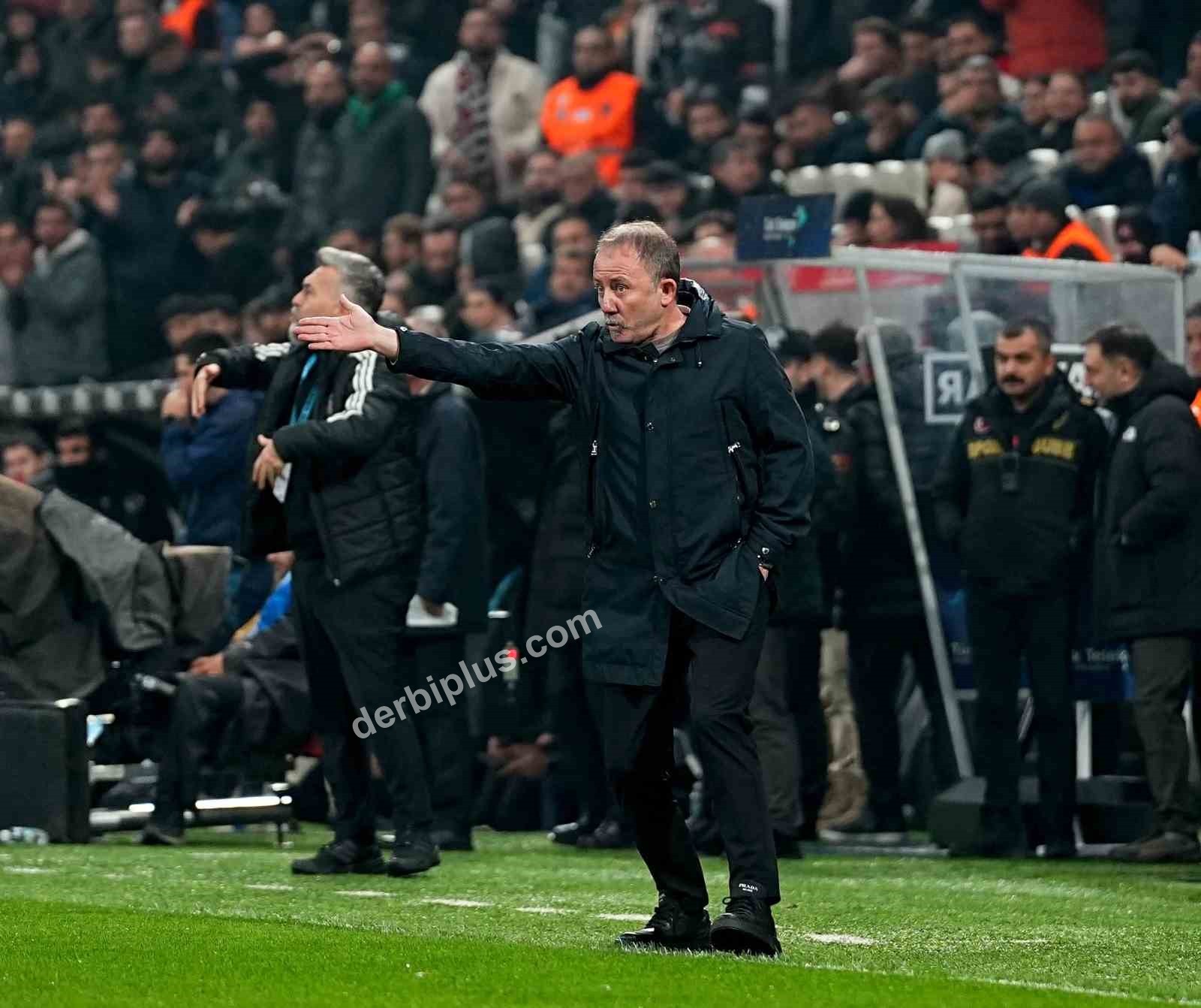 TRENDYOL SÜPER LİG’İN 21. HAFTASINDA BEŞİKTAŞ, KONUK ETTİĞİ CORENDON ALANYASPOR İLE 2-2 BERABERE KALDI.