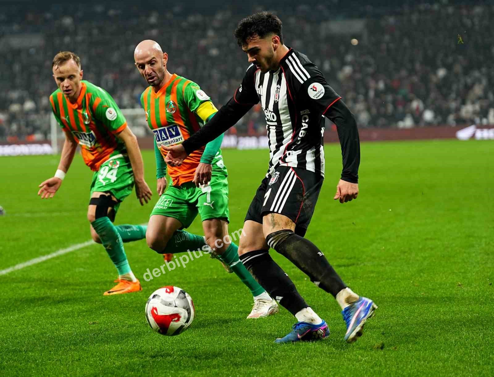 TRENDYOL SÜPER LİG’İN 21. HAFTASINDA BEŞİKTAŞ, KONUK ETTİĞİ CORENDON ALANYASPOR İLE 2-2 BERABERE KALDI.