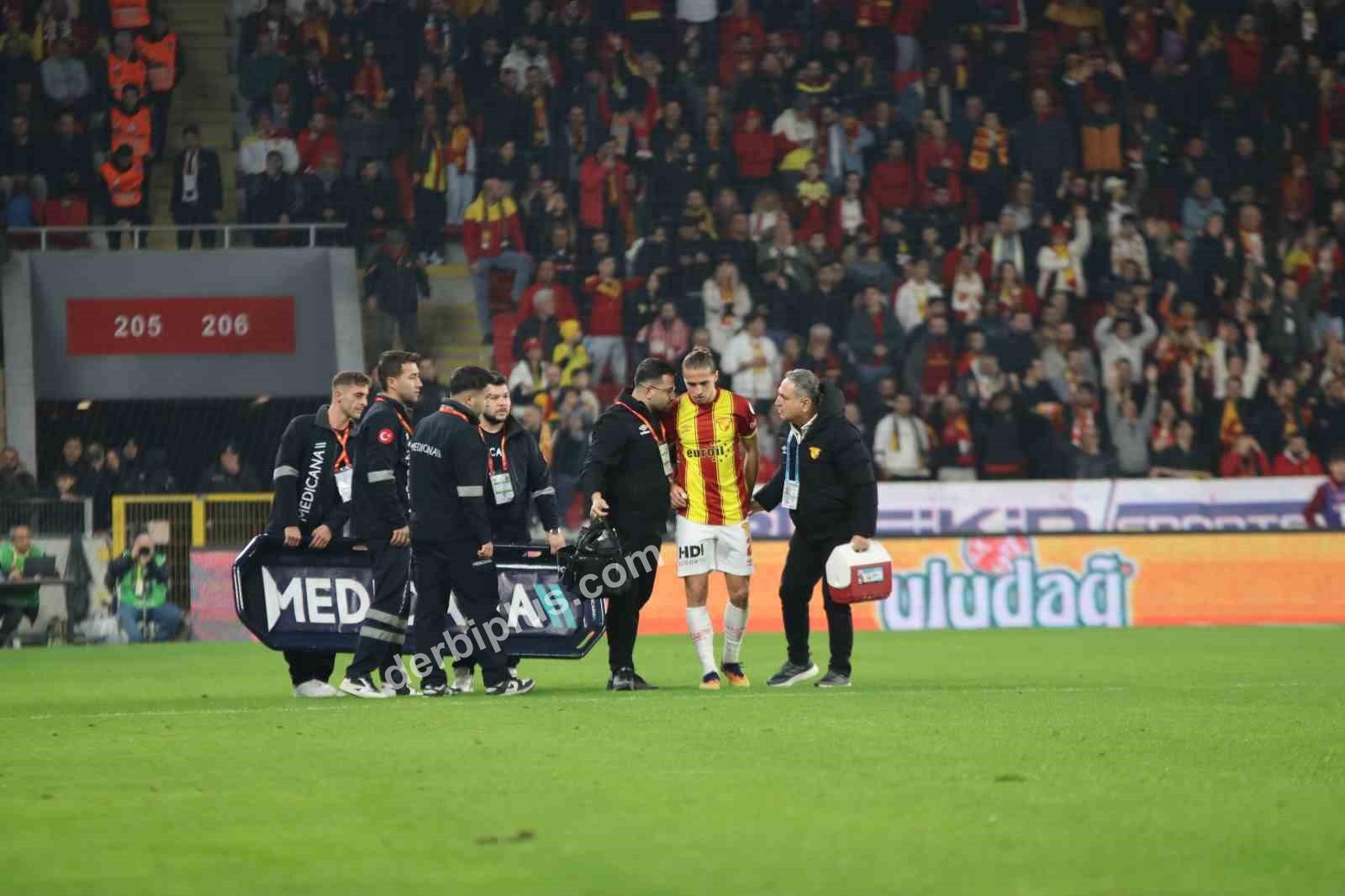 TRENDYOL SÜPER LİG'İN 20. HAFTASINDA GÖZTEPE, SAHASINDA KARŞILAŞTIĞI FATİH KARAGÜMRÜK'Ü 2-1 MAĞLUP ETTİ.